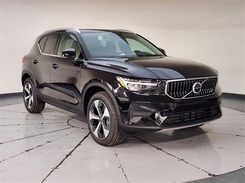 New 2025 Volvo XC40 B5 Core w/ Protection Package Premier image 7