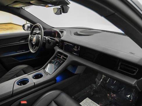 Used 2023 Porsche Taycan image 11