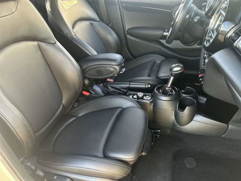 Used 2019 MINI Cooper S w/ Signature Upholstery Package FWD image 8