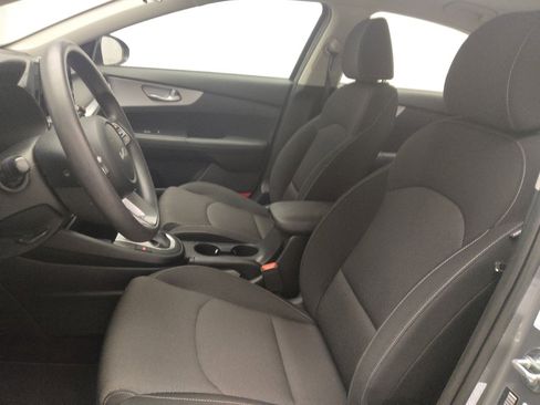 Used 2024 Kia Forte LXS w/ LXS Technology Package FWD image 17