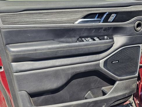 Used 2024 Jeep Wagoneer L Series II w/ Flexible Seating Group AWD/4WD image 15