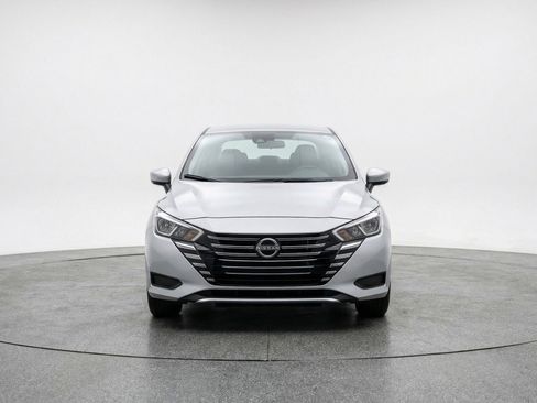 Used 2025 Nissan Versa SV FWD image 2