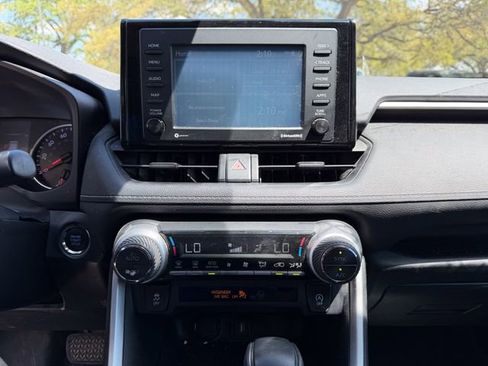 Used 2020 Toyota RAV4 XLE w/ Convenience Package image 12