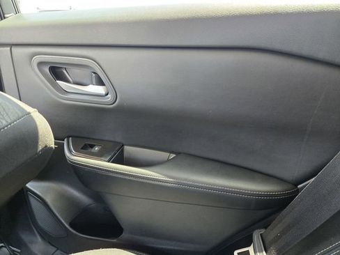 Used 2025 Nissan Rogue SV FWD image 11