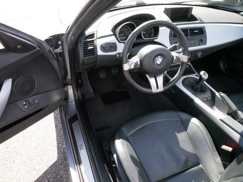 Used 2006 BMW Z4 3.0i RWD image 9