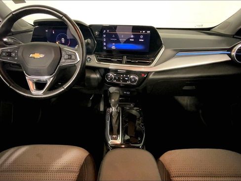 Used 2025 Chevrolet Trax LT w/ LT Convenience Package image 15