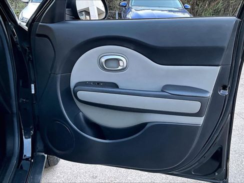 Used 2016 Kia Soul + image 20