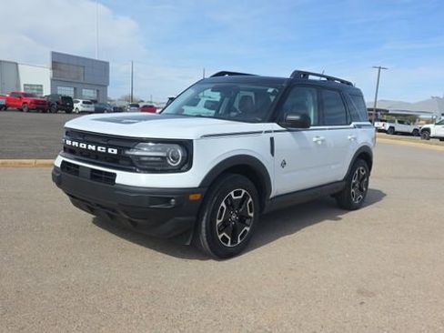 Used 2023 Ford Bronco Sport Outer Banks w/ Tech Package image 2