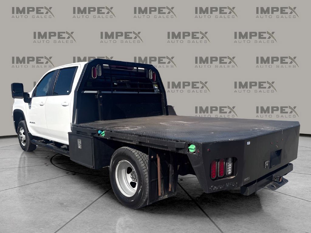 Used 2024 Chevrolet Silverado 3500 LT w/ Convenience Package AWD/4WD image 3