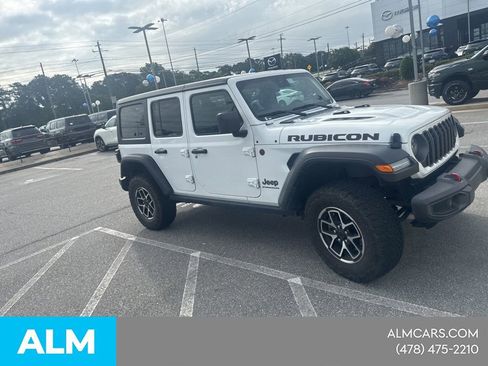 Used 2025 Jeep Wrangler Unlimited Rubicon AWD/4WD image 5