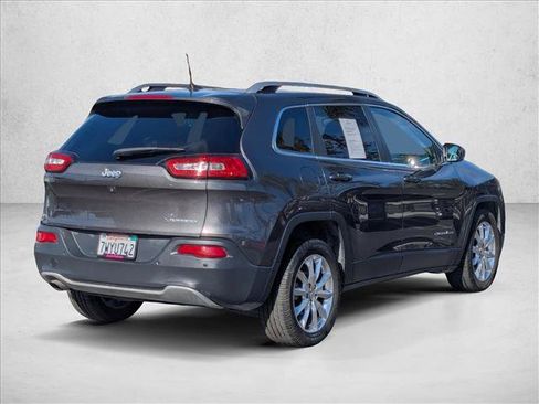 Used 2017 Jeep Cherokee Limited FWD image 5