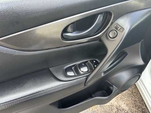 Used 2021 Nissan Rogue Sport S image 17