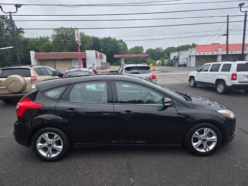Used 2014 Ford Focus SE w/ SE Winter Package FWD image 5