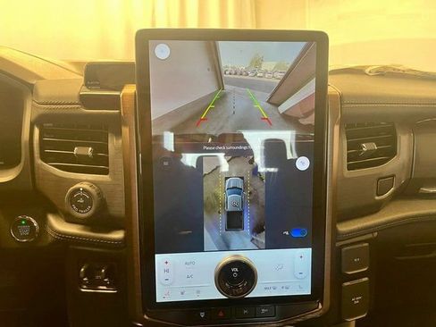 New 2023 Ford F150 Lightning Lariat w/ Equipment Group 511A High image 28