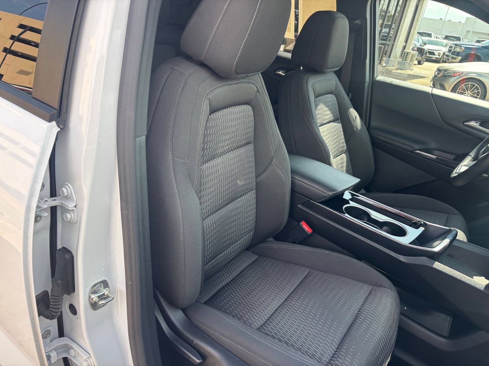 Used 2025 Chevrolet Equinox LT FWD image 36