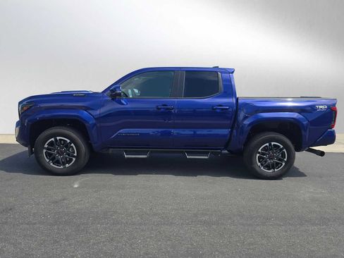 Certified 2025 Toyota Tacoma TRD Sport w/ TRD Sport Premium Package AWD/4WD image 6