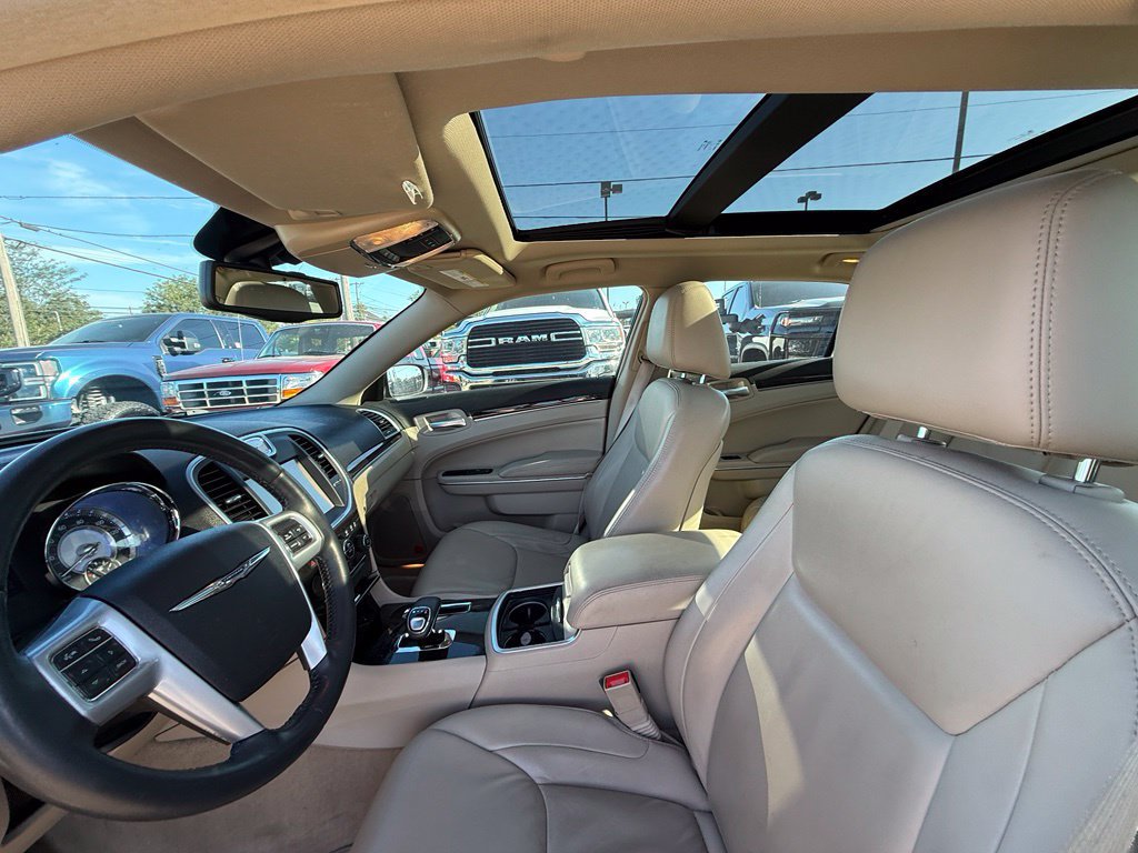 Used 2014 Chrysler 300 w/ Driver Convenience Group RWD image 11