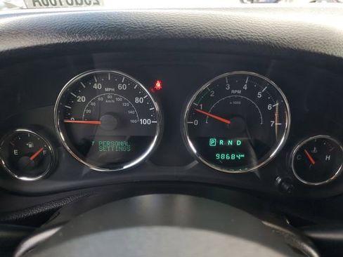 Used 2015 Jeep Wrangler Unlimited Rubicon w/ Connectivity Group image 17