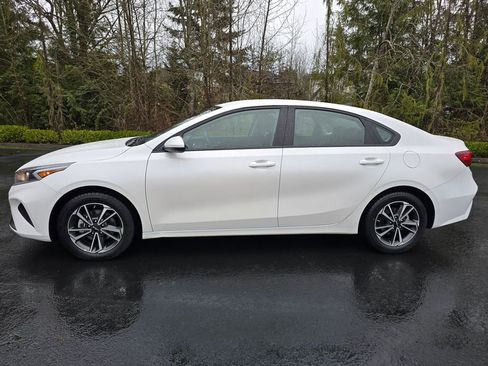 Used 2023 Kia Forte LXS image 28