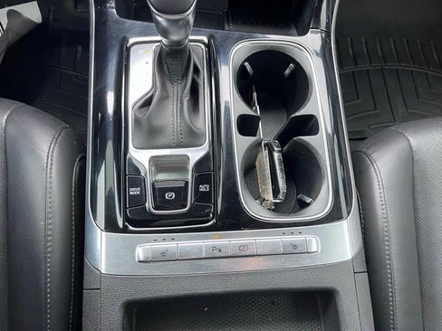Used 2022 Kia Carnival EX FWD image 18