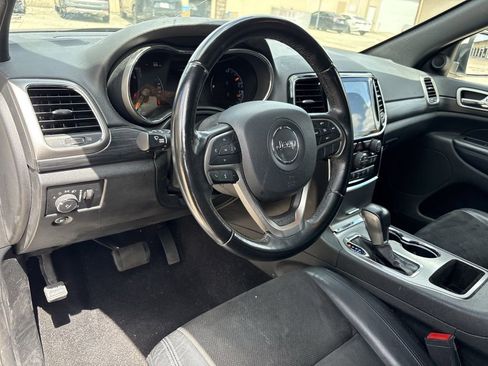 Used 2020 Jeep Grand Cherokee Laredo w/ Laredo X Package RWD image 19