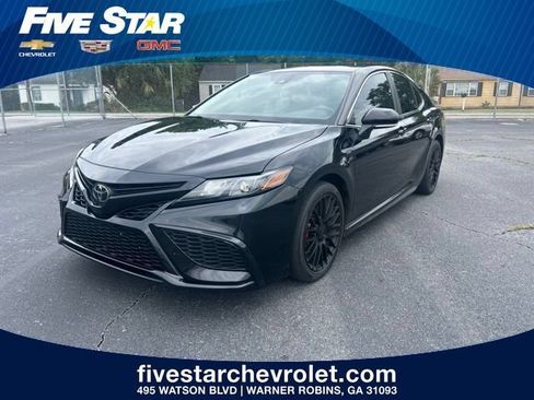 Used 2023 Toyota Camry SE FWD image 1