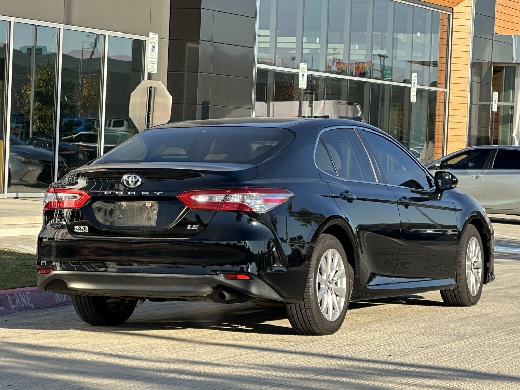 Used 2018 Toyota Camry LE w/ Moonroof Package FWD image 5