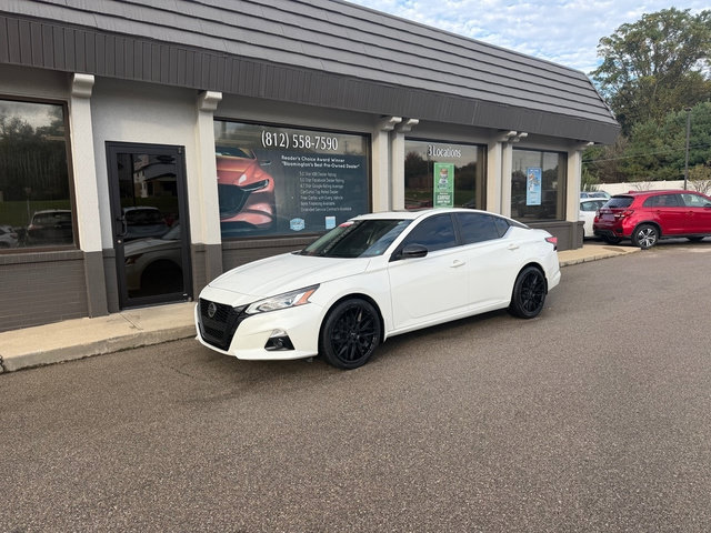 Used 2022 Nissan Altima 2.5 SR w/ Midnight Edition Package FWD image 2