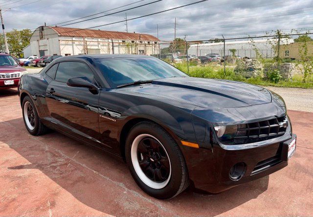 Used 2013 Chevrolet Camaro LS RWD image 3