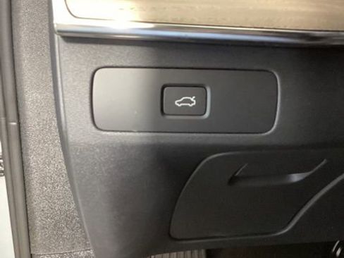 New 2026 Volvo XC90 B6 Plus w/ Protection Package Premier image 19