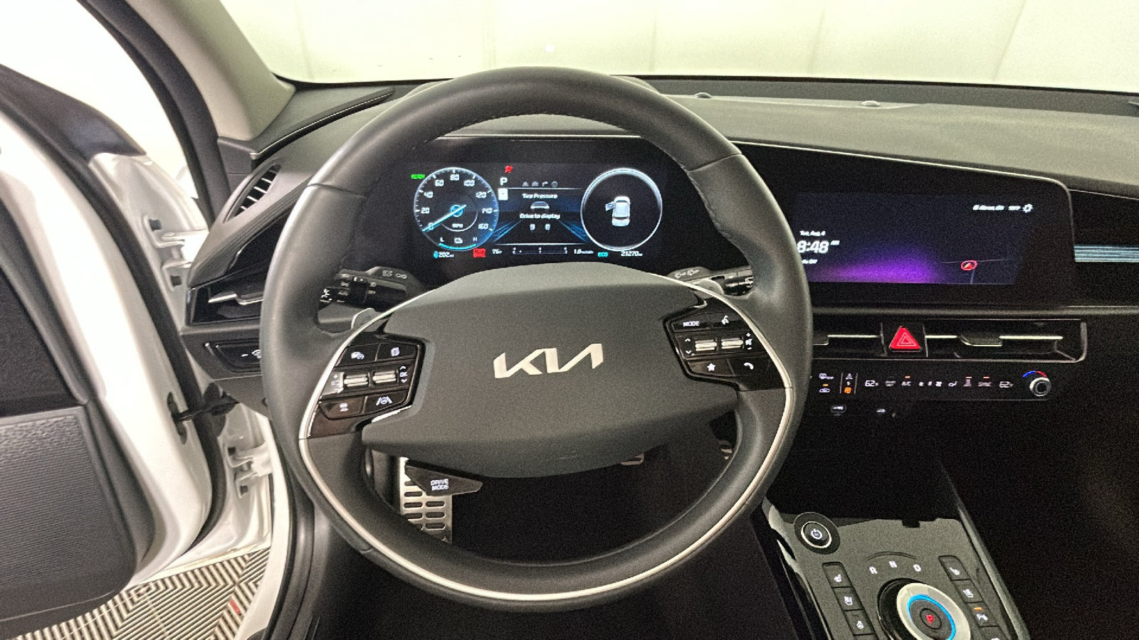 Used 2024 Kia Niro Wave w/ Wave Preserve Package FWD image 17