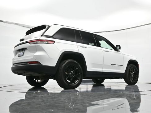 Certified 2024 Jeep Grand Cherokee Altitude image 49