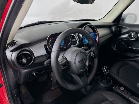 Used 2022 MINI Cooper 4-Door Hardtop image 9