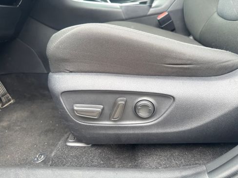 Used 2025 Toyota RAV4 XLE AWD/4WD image 17