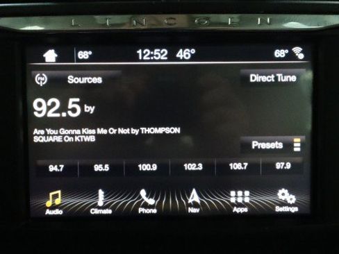 Used 2017 Lincoln Continental Reserve w/ Climate Package image 17