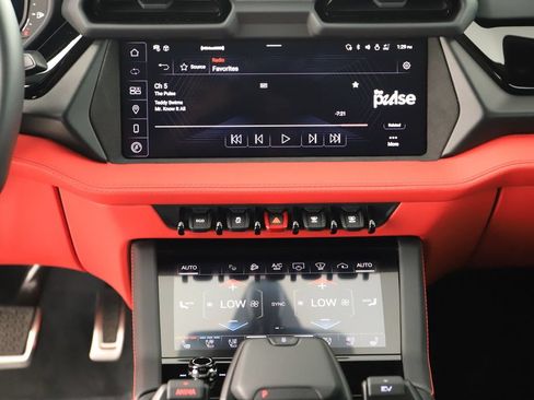 Used 2025 Lamborghini Urus SE AWD/4WD image 19