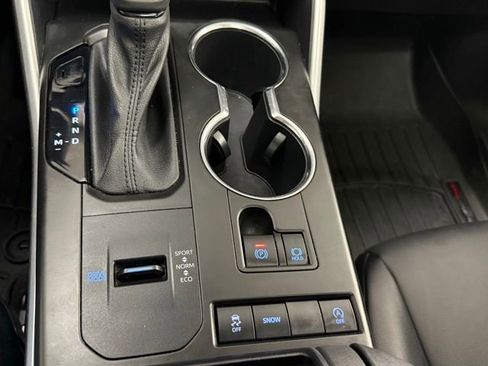 Used 2021 Toyota Highlander XLE image 25