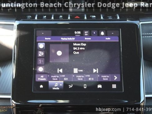 Used 2025 Jeep Grand Cherokee Laredo X image 12