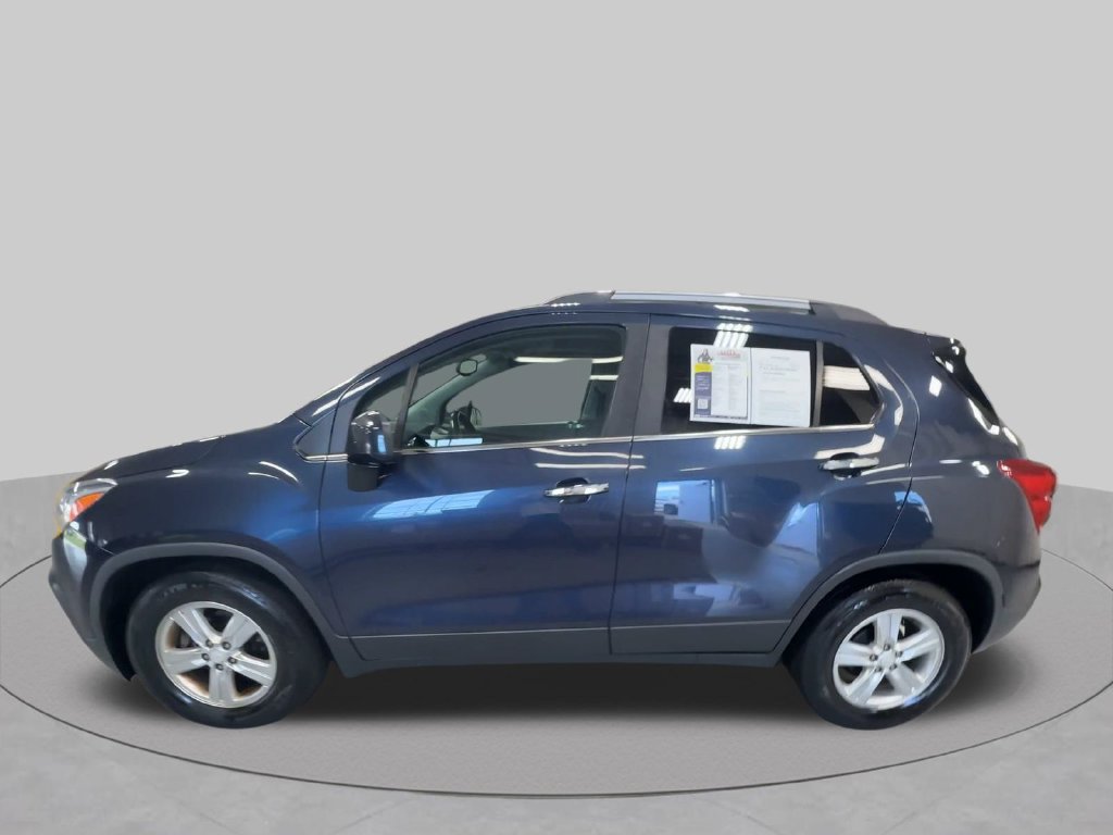 Used 2018 Chevrolet Trax LT w/ Sun & Sound Package FWD image 5