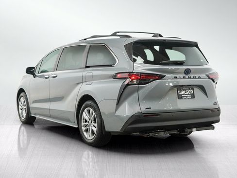 Used 2022 Toyota Sienna XLE Woodland Edition AWD/4WD image 3