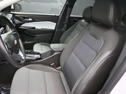 Used 2024 Chevrolet Trax LT w/ Driver Confidence Package image 10