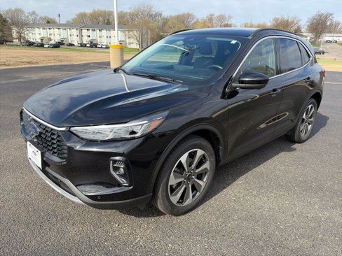 Used 2023 Ford Escape Platinum AWD/4WD image 1
