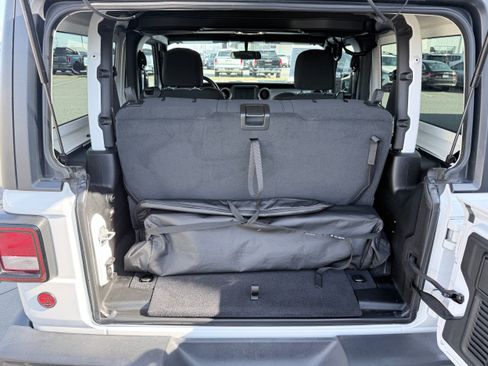 Used 2020 Jeep Wrangler Sport image 8