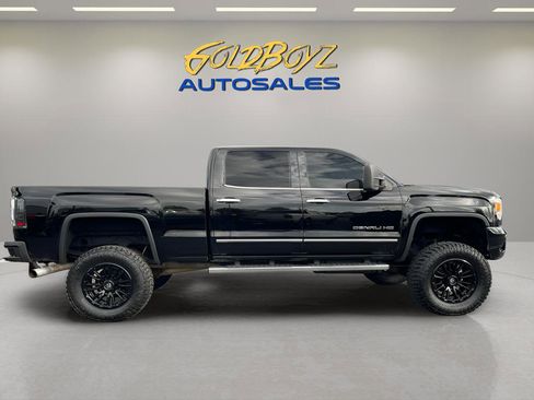 Used 2015 GMC Sierra 2500 Denali image 2