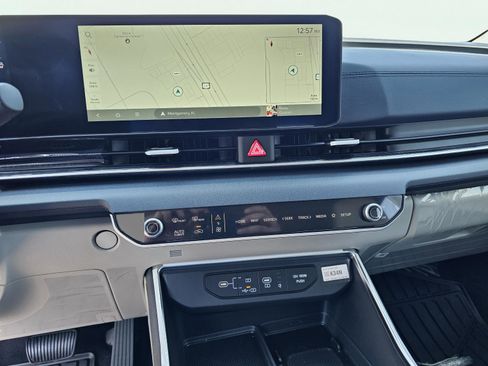 New 2026 Kia Carnival EX FWD image 23