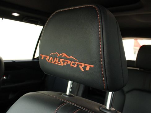 Used 2025 Honda Pilot TrailSport image 17