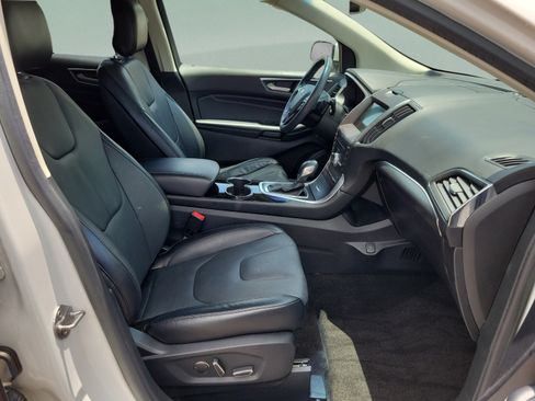 Used 2018 Ford Edge Titanium FWD image 18