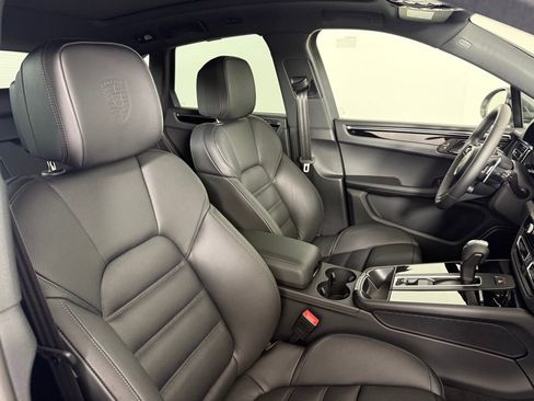 Certified 2026 Porsche Macan Turbo AWD/4WD image 16