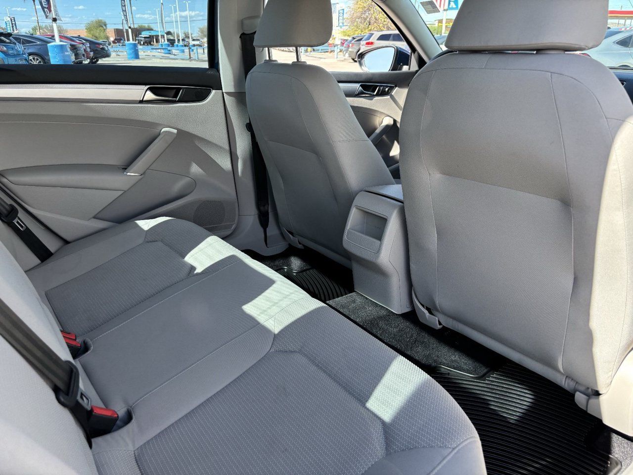 Used 2018 Volkswagen Passat 2.0T S w/ Driver Assistance Package FWD image 11
