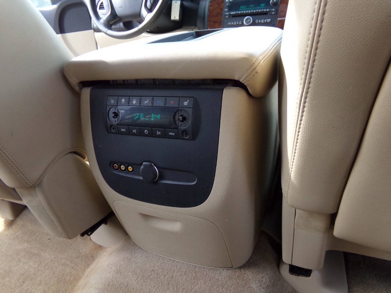 Used 2007 Chevrolet Suburban LTZ w/ LTZ Preferred Equipment Group AWD/4WD image 41